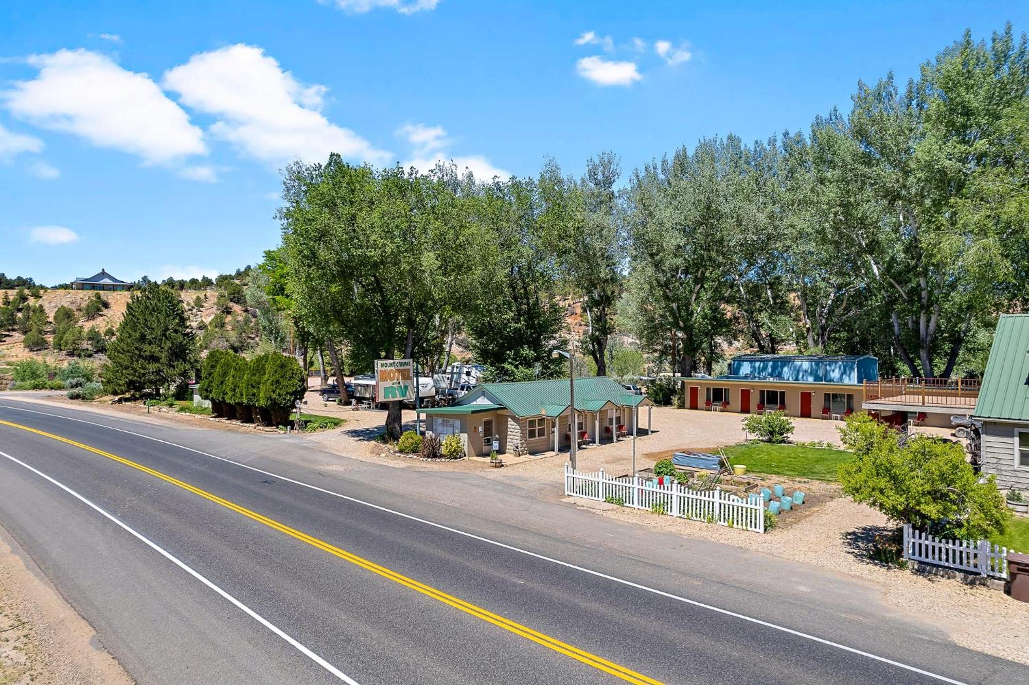 Mt Carmel Motel Close To Zion National Park Маунт-Кармел Экстерьер фото